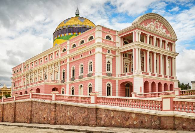 Mês agitado no Teatro Amazonas