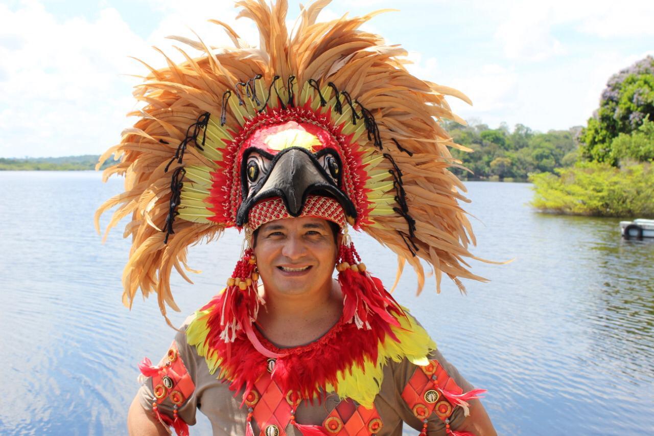 Helen Veras celebra 21 anos de toada com show grandioso no Teatro Amazonas