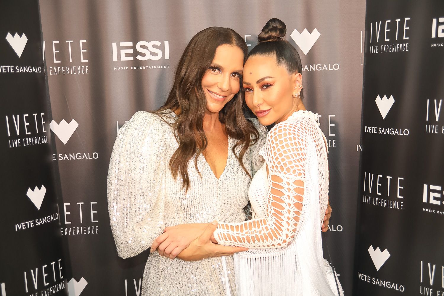 Ivete Sangalo e Sabrina Sato roubam a cena na segunda noite do Réveillon Nº1