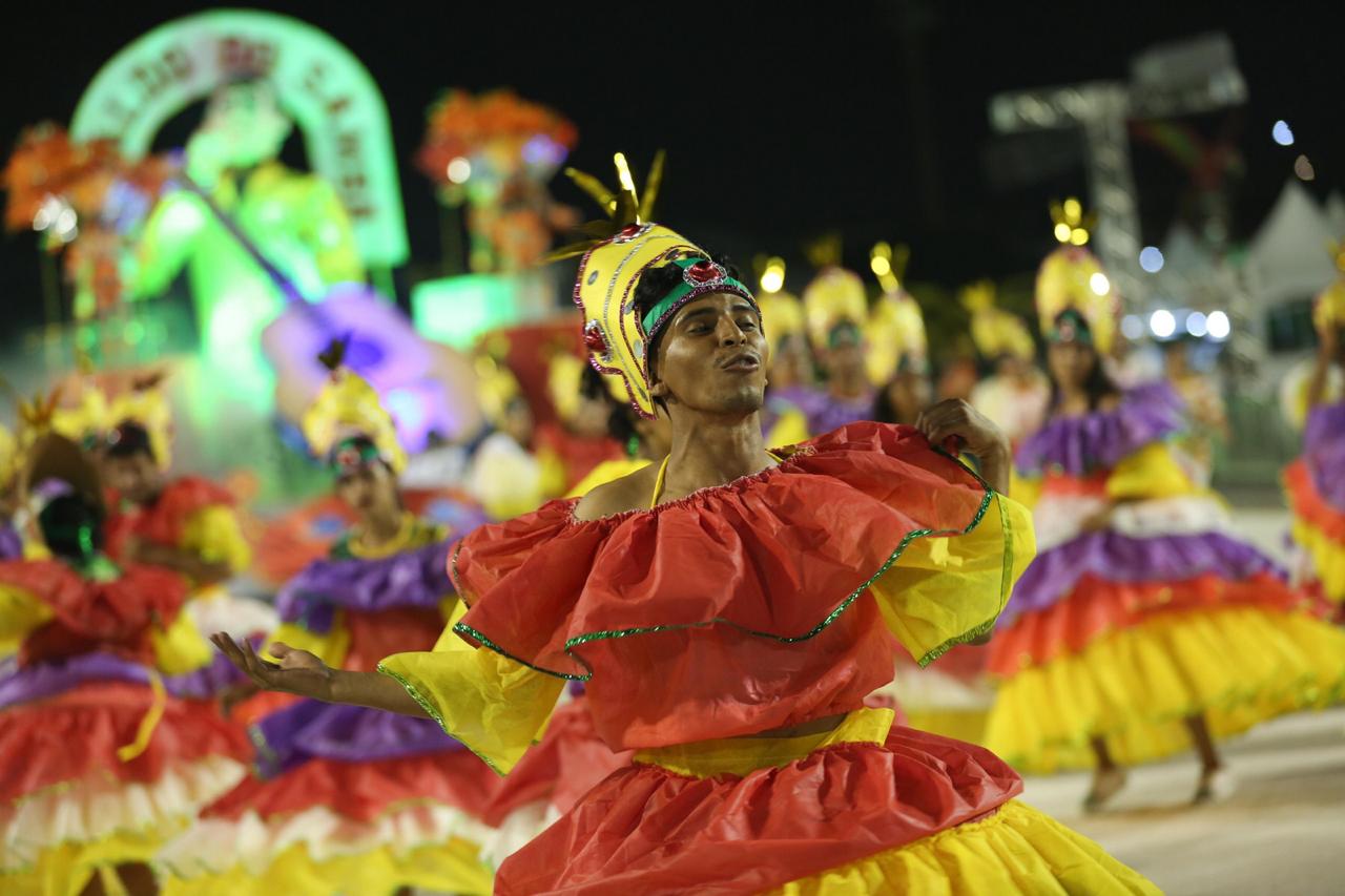 Grupo de Acesso B desfila criatividade e disposição na avenida