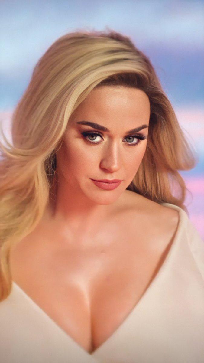 Katty Perry lança single 'Never Worn White' e em clipe revela gravidez