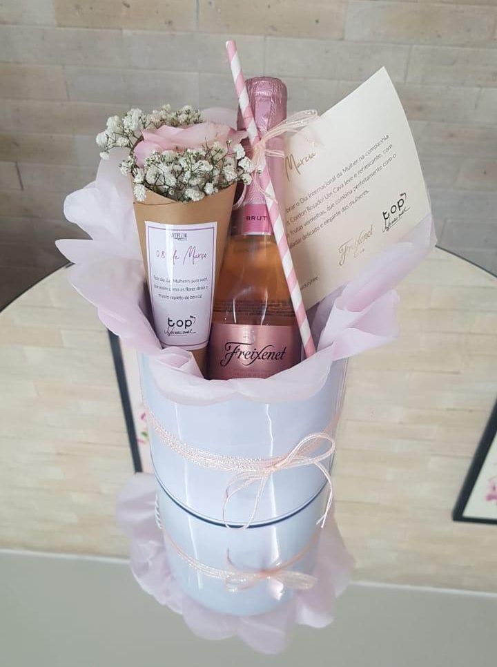 Top Internacional entrega kits especiais em comemoração ao Dia Internacional Da Mulher