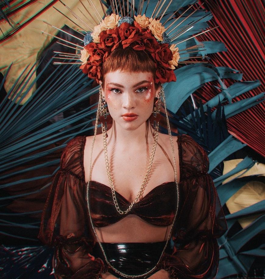 Jade Baraldo lança clipe inspirado em Frida Kahlo “Yo Quiero!”