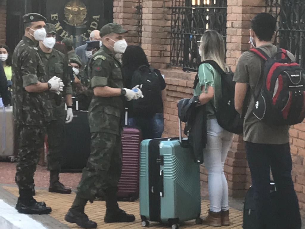 Brasileiros repatriados voltam para casa