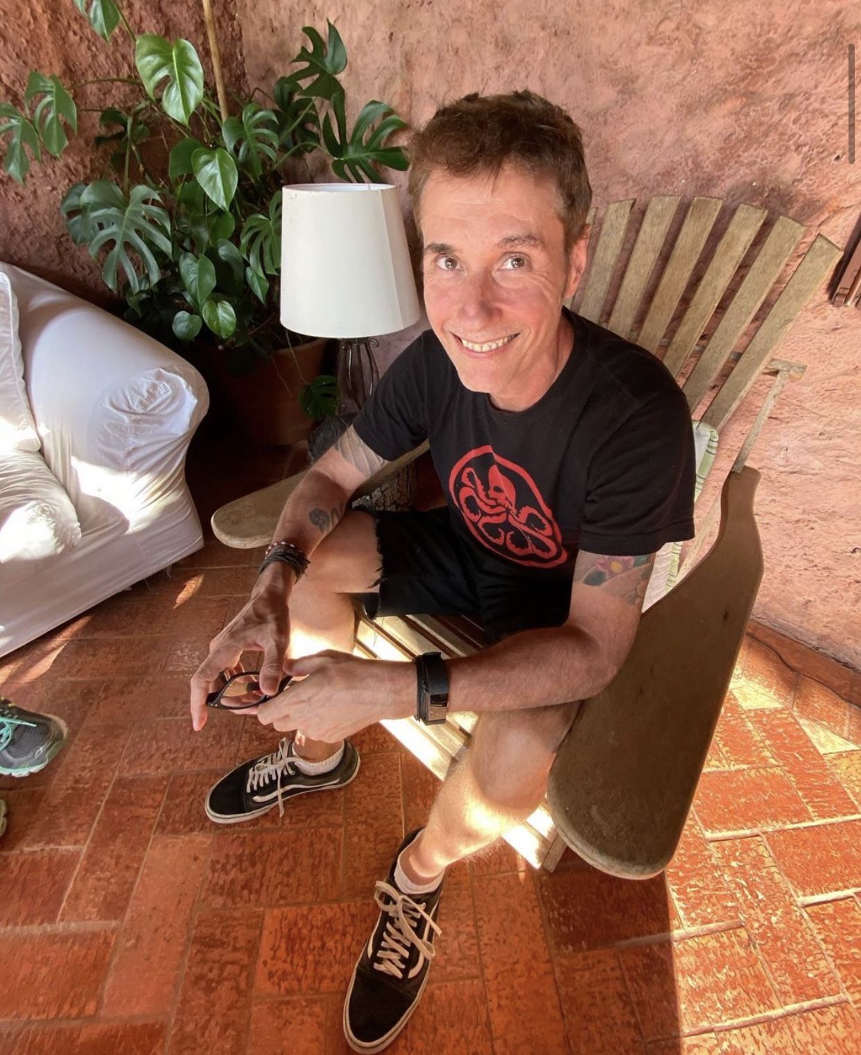 Diagnosticado com Covid-19, Dinho Ouro Preto comemora 15 dias sem febre