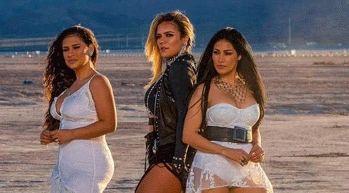 Um ano após lançamento da música “Lá Vida Continuó”, Karol G e Simone & Simaria lançam clipe no deserto