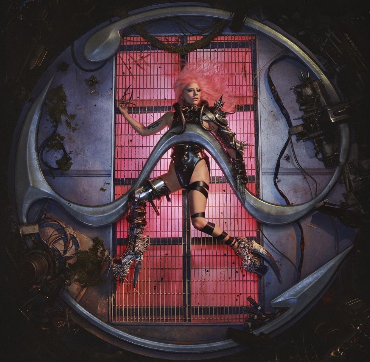 Lady Gaga festeja com o namorado lançamento de 'Chromatica', em casa