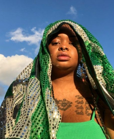 Tássia Reis apresenta clipe emocionante para a faixa “ME DIGA”