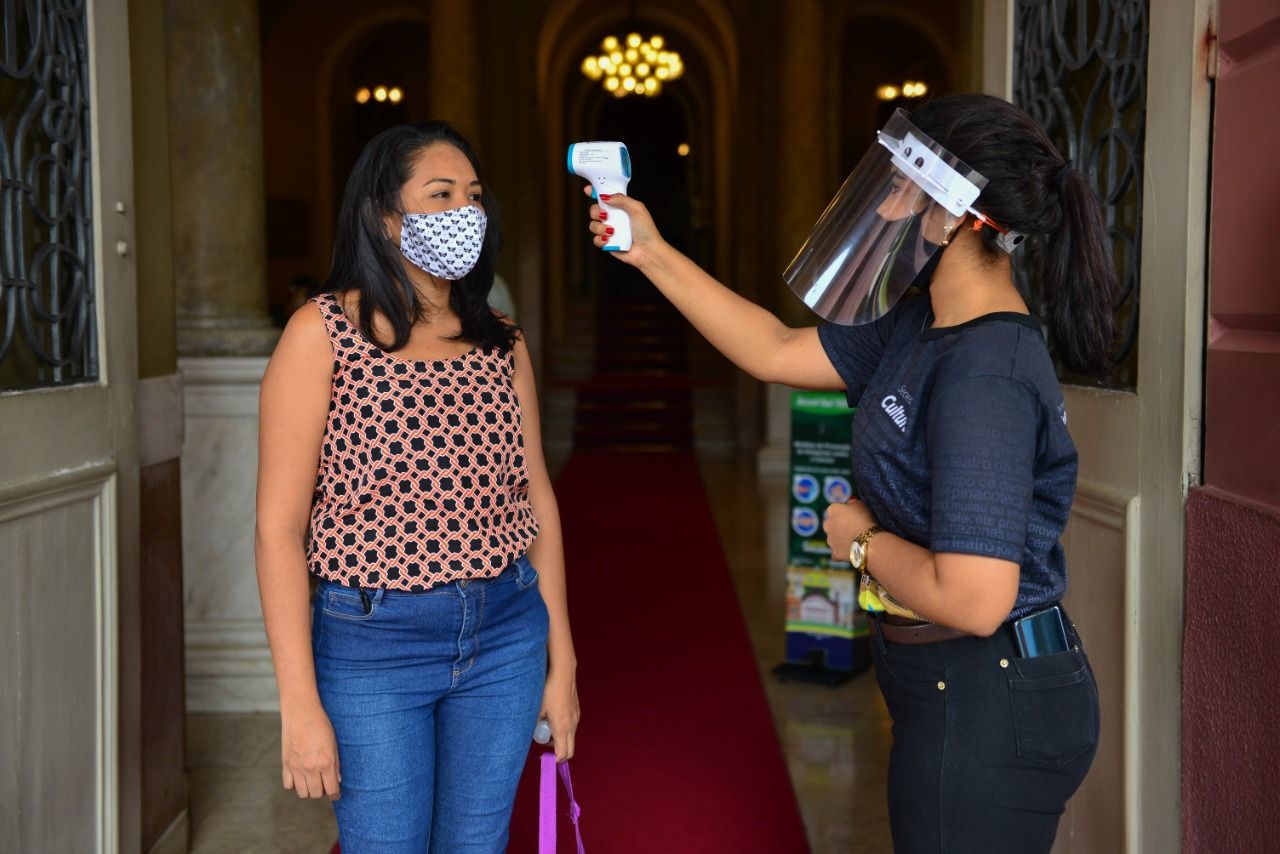 Após reabertura, mais de 800 pessoas visitaram o Teatro Amazonas em julho