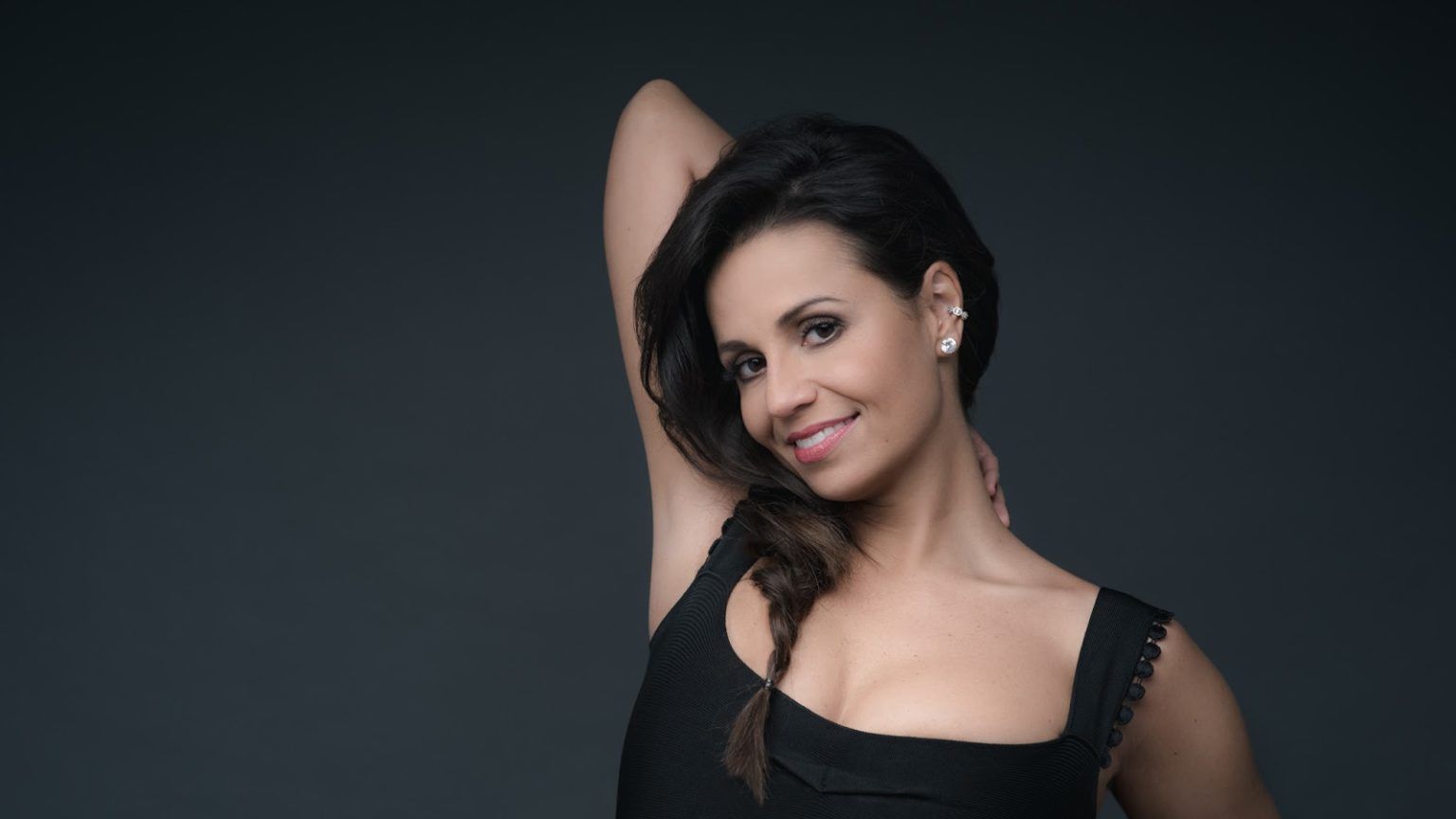 Carla Cottini encabeça videoclipe motivacional com estrelas da ópera; assista