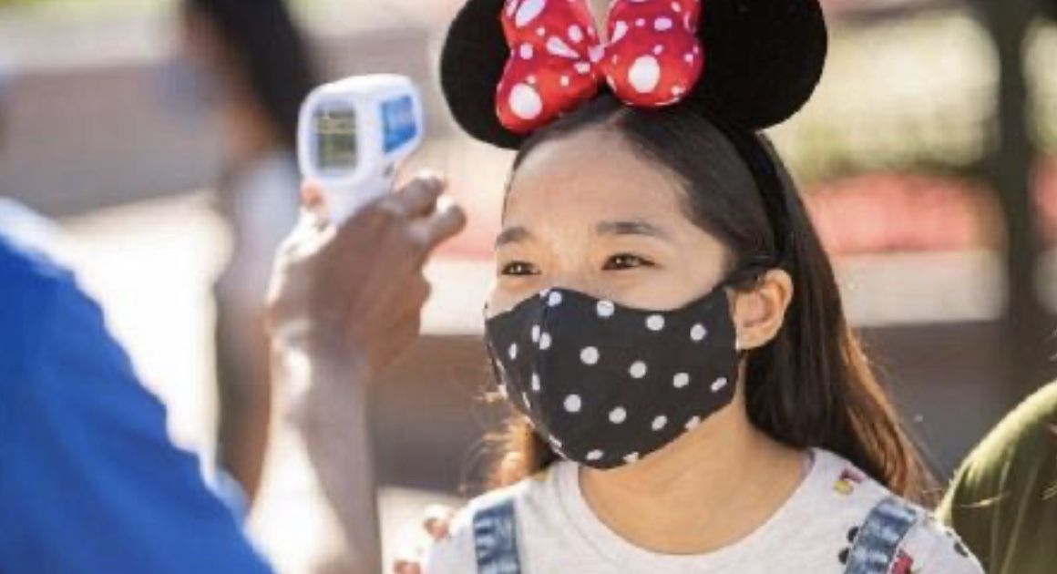 Disney reabre com filas, medição de temperatura e pouco distanciamento; saiba mais