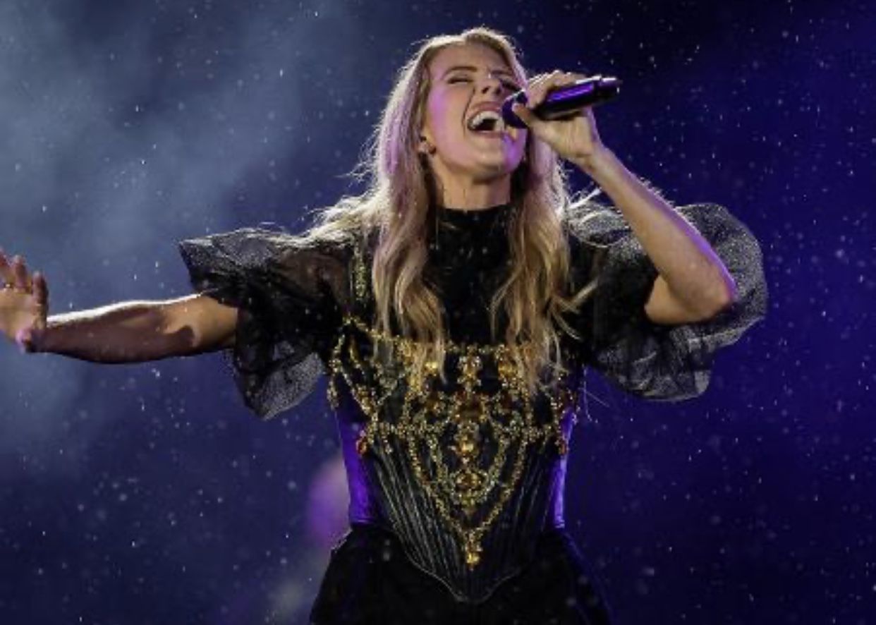 Ellie Goulding lança o disco 'Brightest Blue', com Diplo e mais; ouça