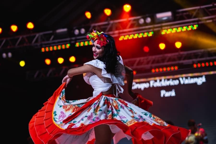 ‘Agenda Virtual’ tem shows, concerto, folclore, bate-papo e espetáculo de dança