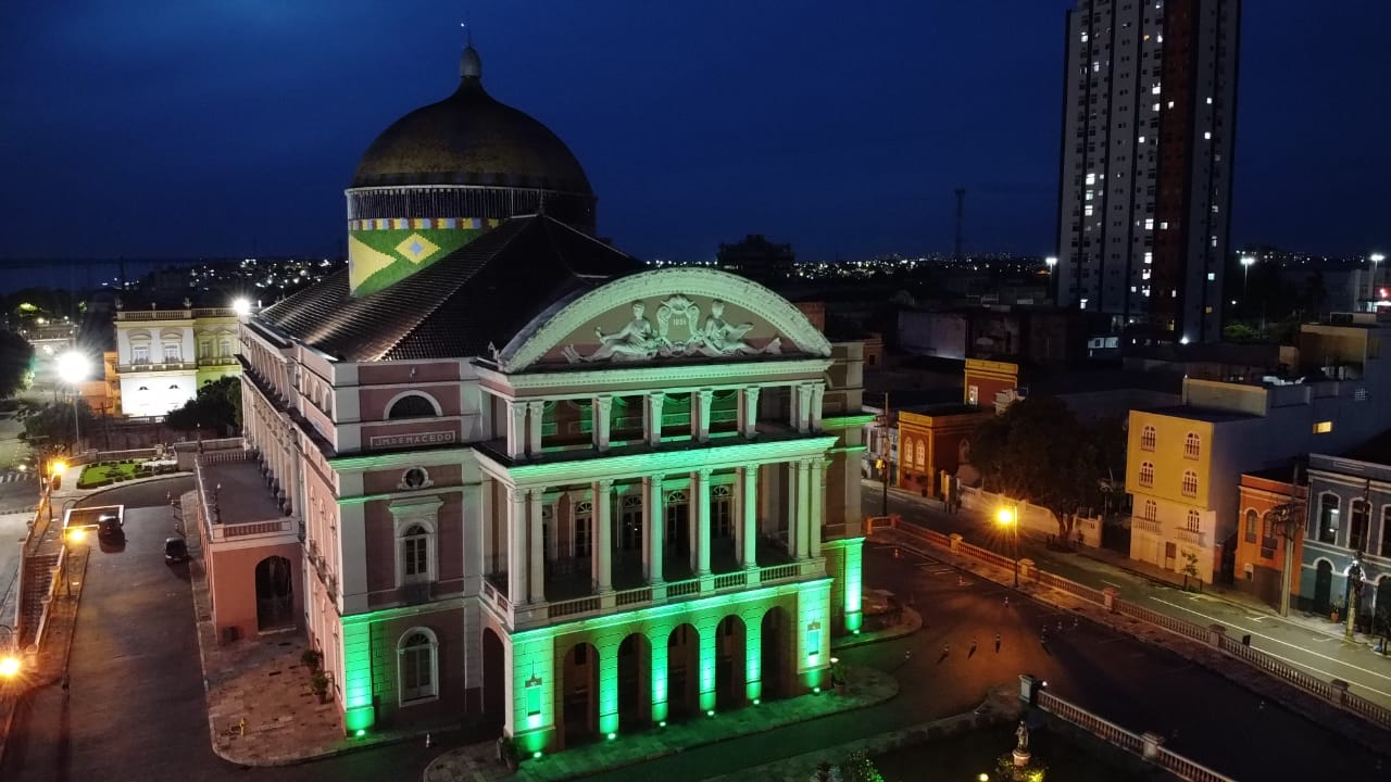 Teatro Amazonas abre para visitação turística noturna