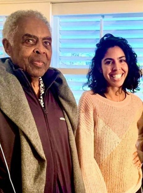 Bela Gil assume as redes sociais de Gilberto Gil neste final de semana
