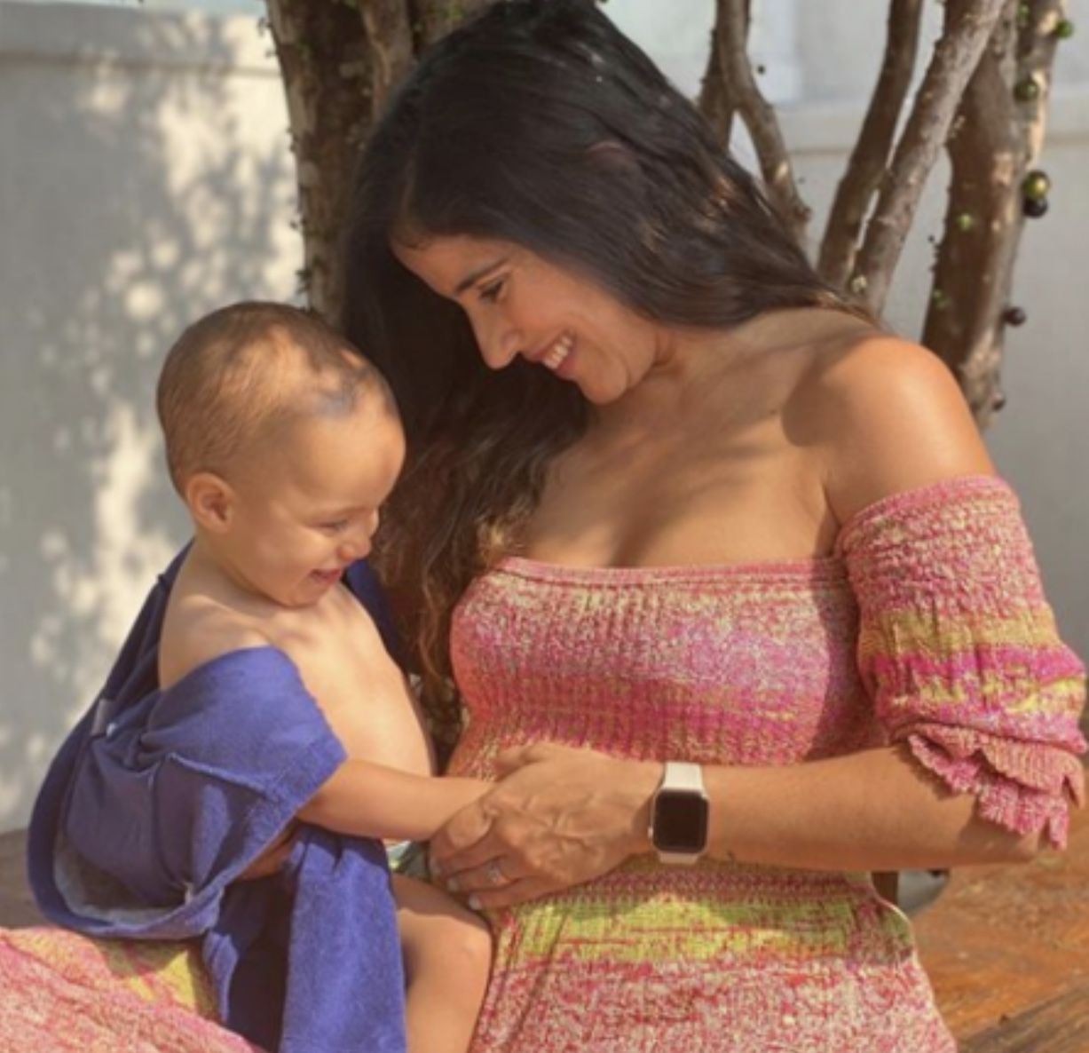 Grávida, Camilla Camargo anuncia que espera uma menina