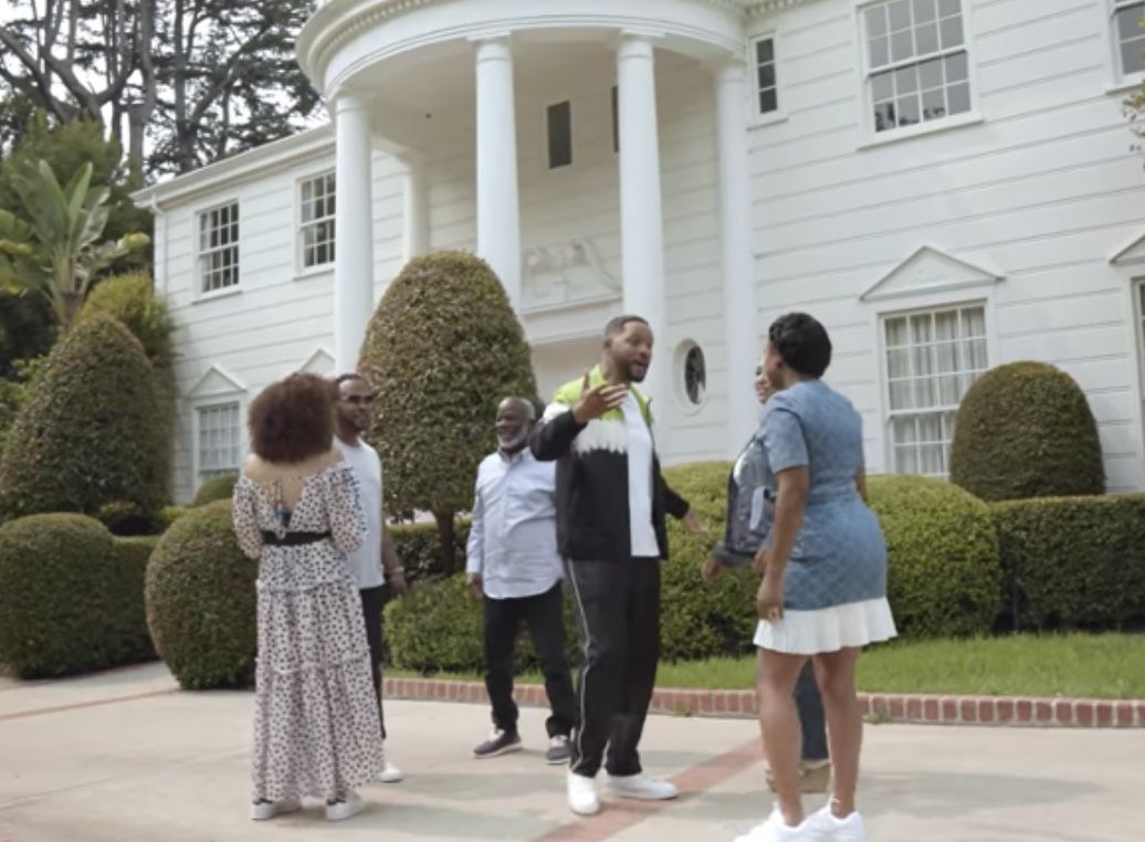 Will Smith reúne elenco de 'Um Maluco No Pedaço' na mansão da série
