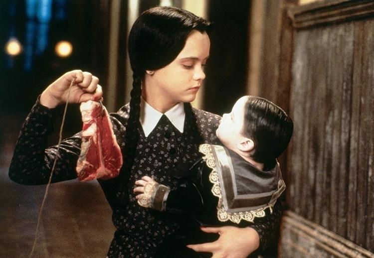 'A Família Addams' ganhará série com Tim Burton e criadores de 'Smallville'