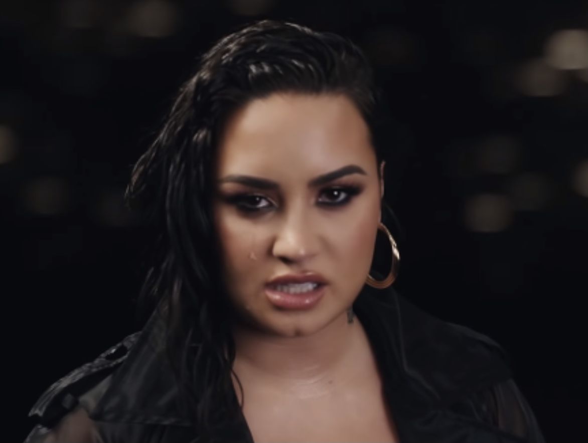 Demi Lovato chora em clipe de 'Commander In Chief'; confira