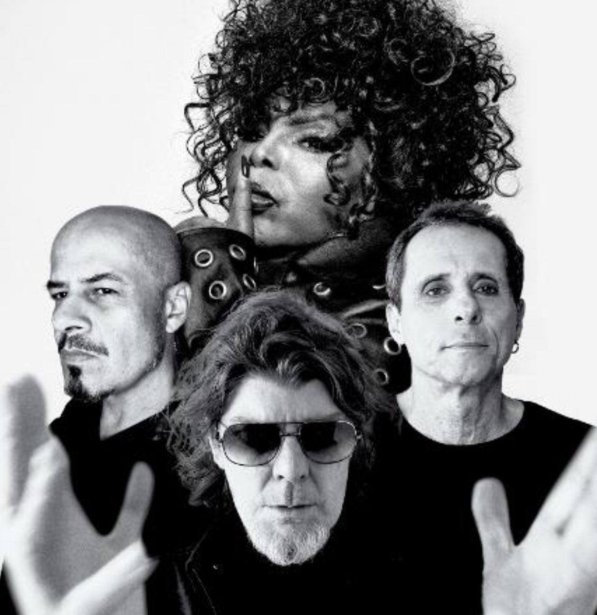 Elza Soares lança cover de 'Comida' com os Titãs; veja o clipe