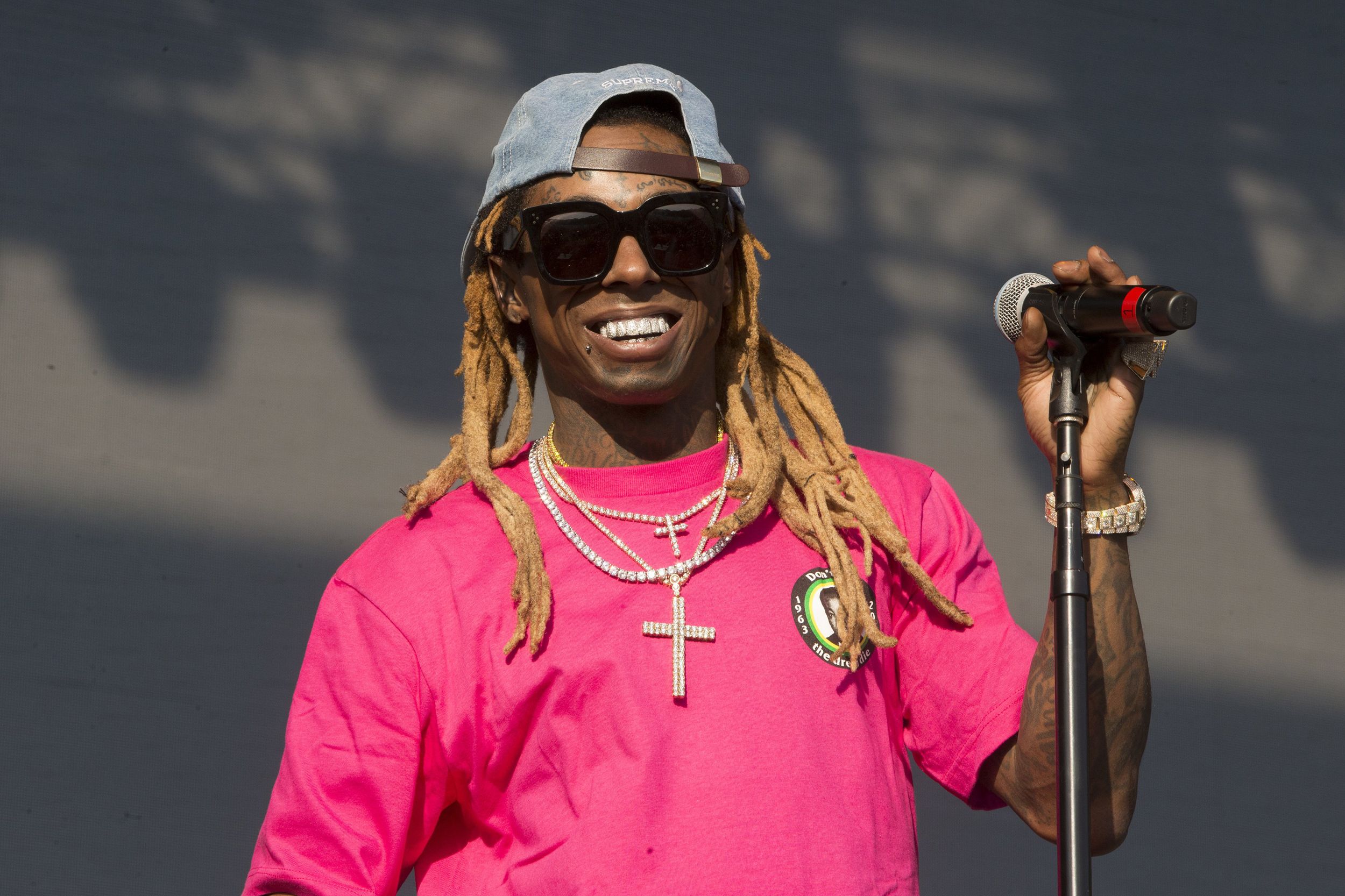 Rapper Lil Wayne é acusado de posse ilegal de armas em Miami