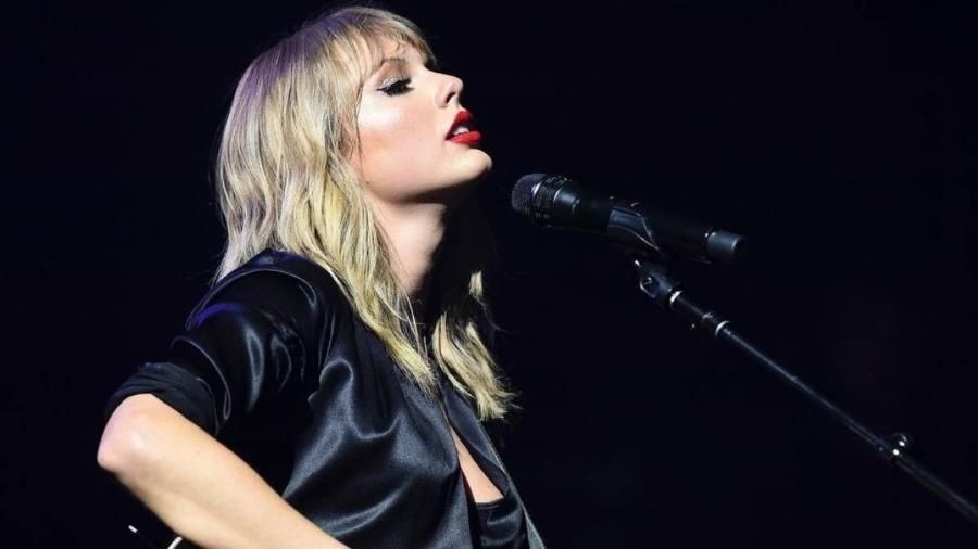 Taylor Swift é eleita artista do ano pela 6ª vez no American Music Awards