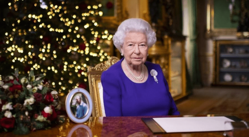 Rainha Elizabeth 2ª pede que britânicos 'pensem nos outros' e se imunizem
