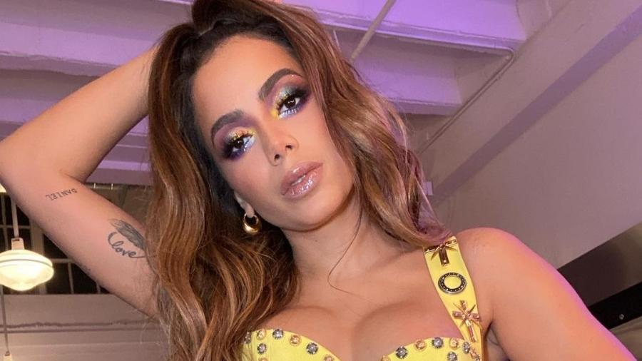 Anitta é internada com intoxicação alimentar no Rio de Janeiro