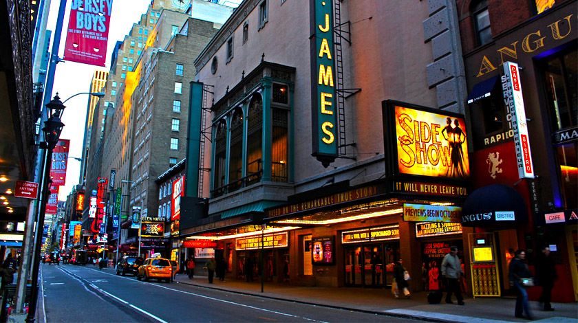 Cinemas de Nova York vão reabrir com 25% da capacidade e outras precauções