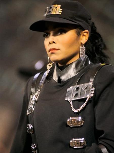 Janet Jackson leiloará vestido de casamento e outras roupas para caridade