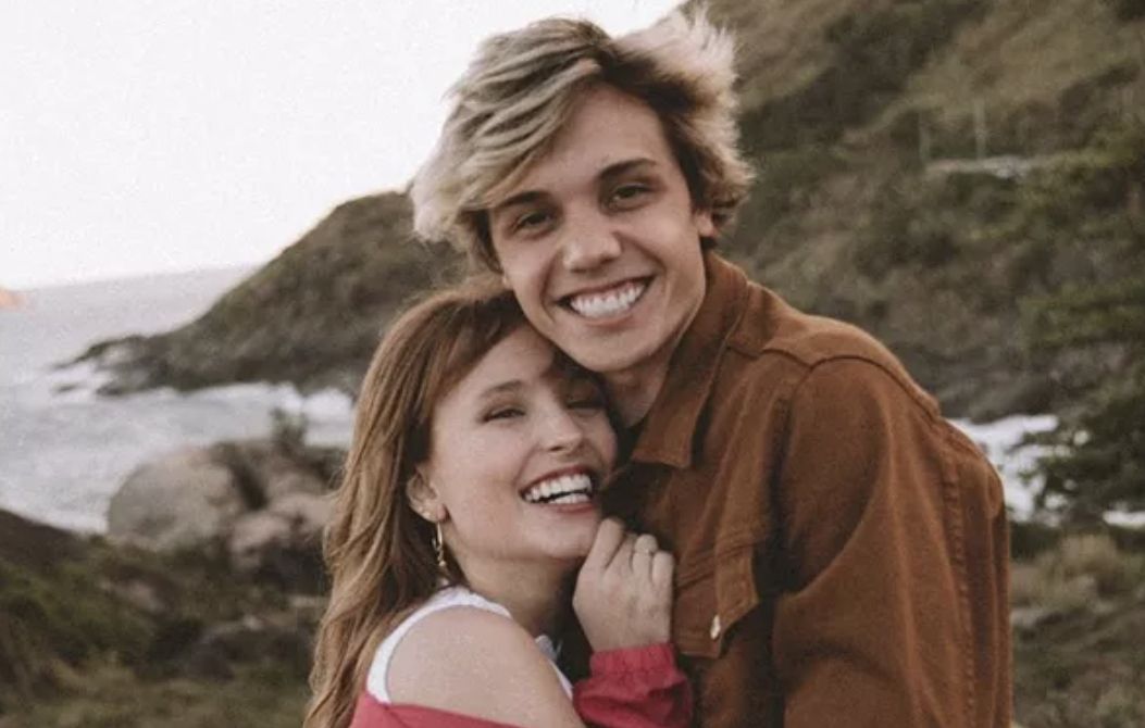 Larissa Manoela e Léo Cidade anunciam fim de namoro