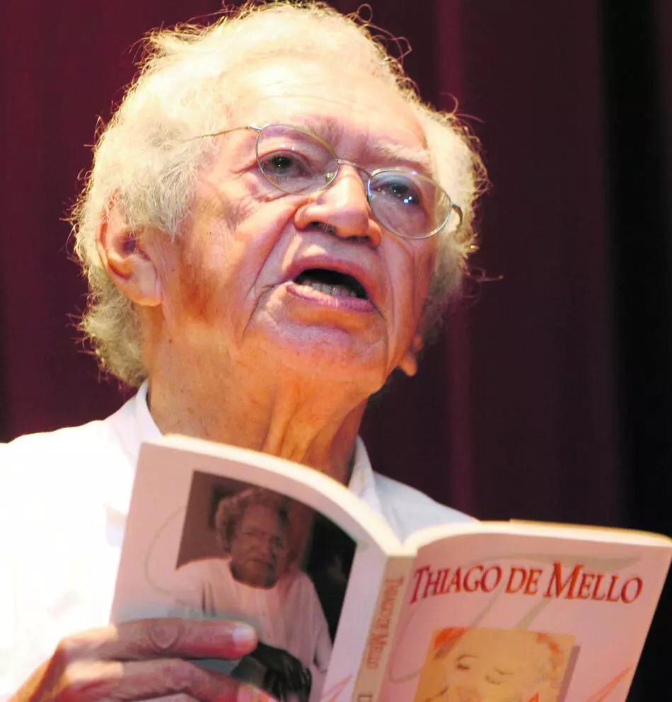 Thiago de Mello recebe homenagem no aniversário de 95 anos