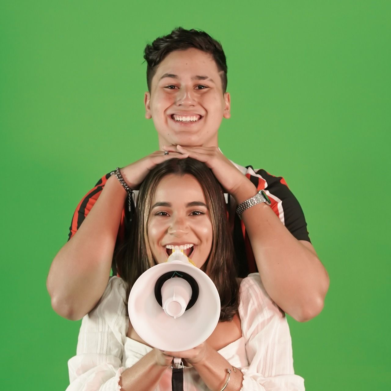 Lorenzo Fortes traz diversão e empoderamento feminino em clipe "Já Chegou Para Explodir"