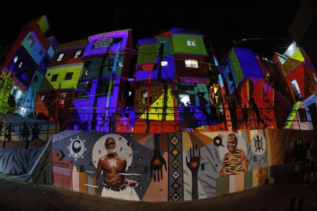 Mural feito com tinta sustentável homenageia pessoas negras de comunidade no Rio de Janeiro