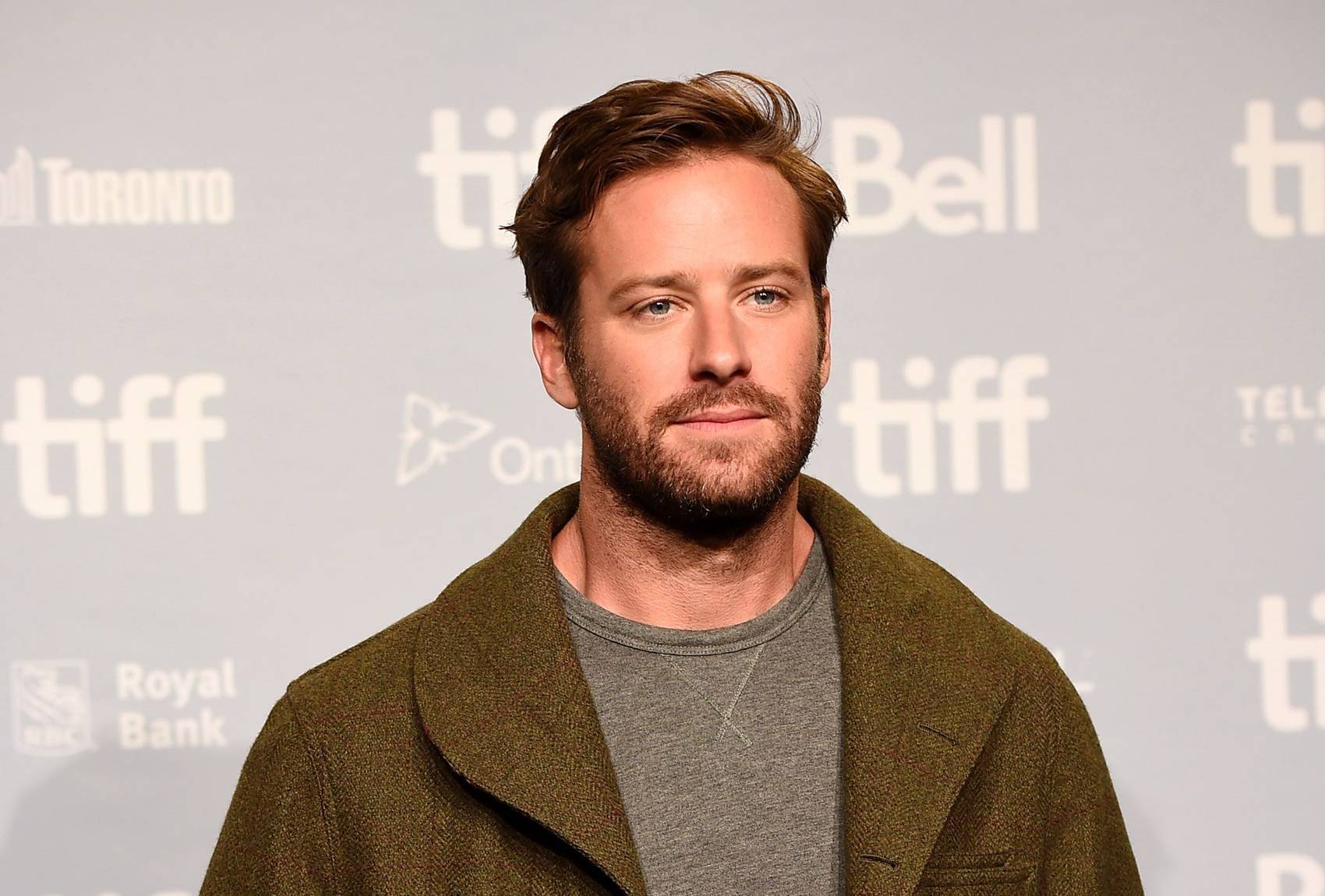Armie Hammer perde terceiro projeto após acusações de estupro e canibalismo