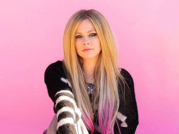 Avril Lavigne é clicada com novo namorado, Mod Sun