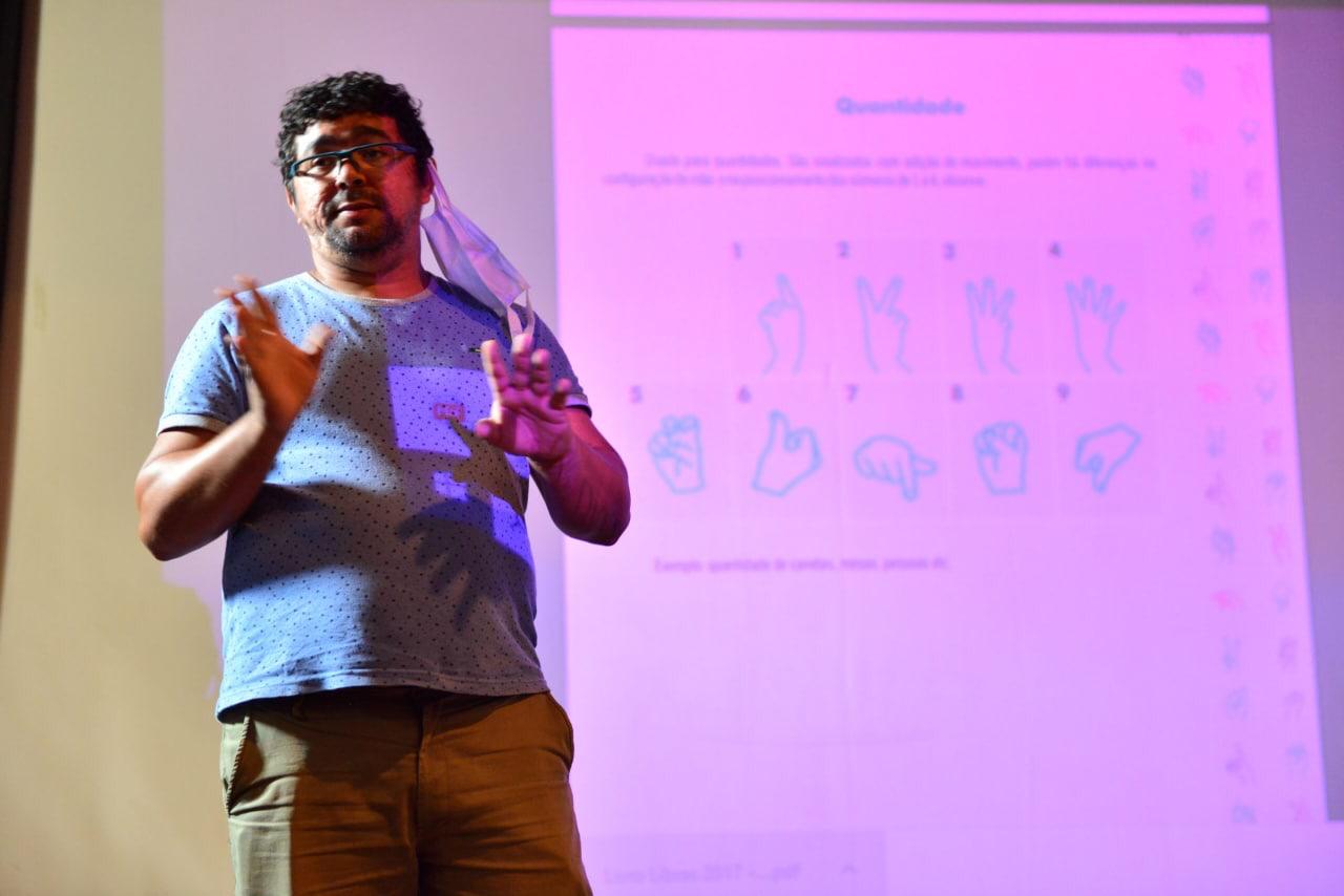 Curso de libras on-line e gratuito