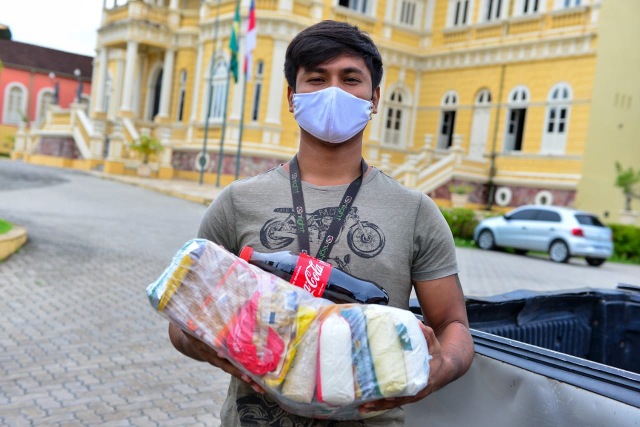 Mais de mil cestas básicas a trabalhadores da cultura