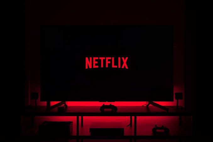 Netflix faz testes para limitar o uso de senhas compartilhadas, segundo a mídia