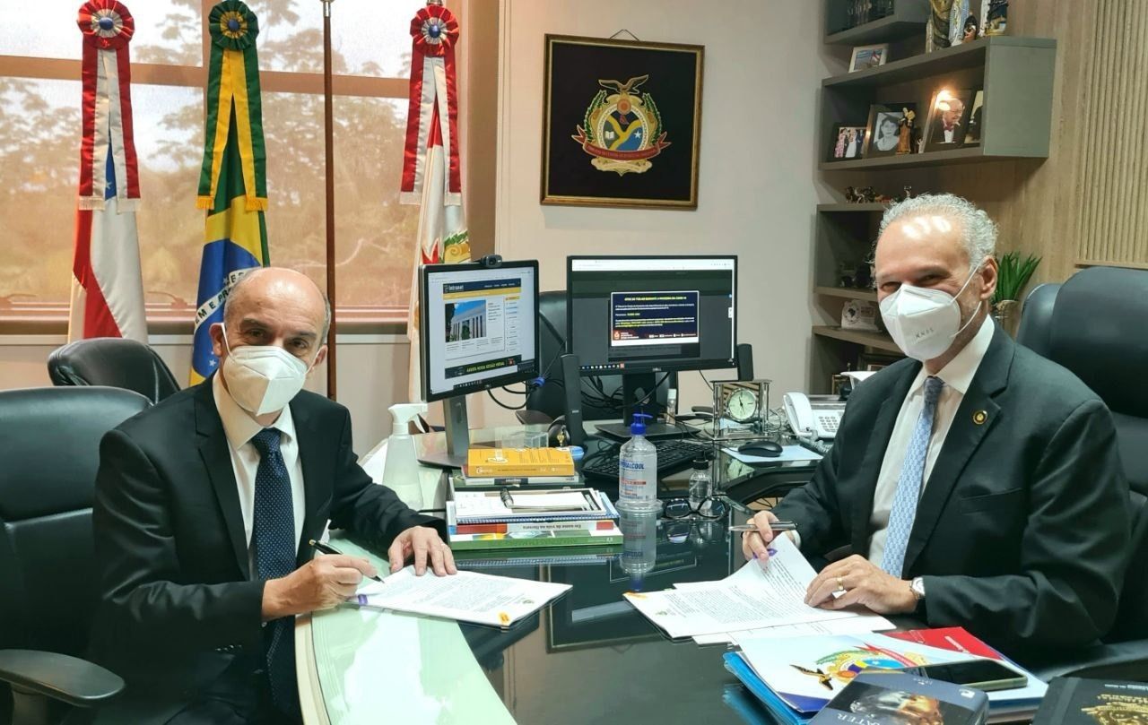 TCE-AM assina contrato com a FGV para realização do concurso público