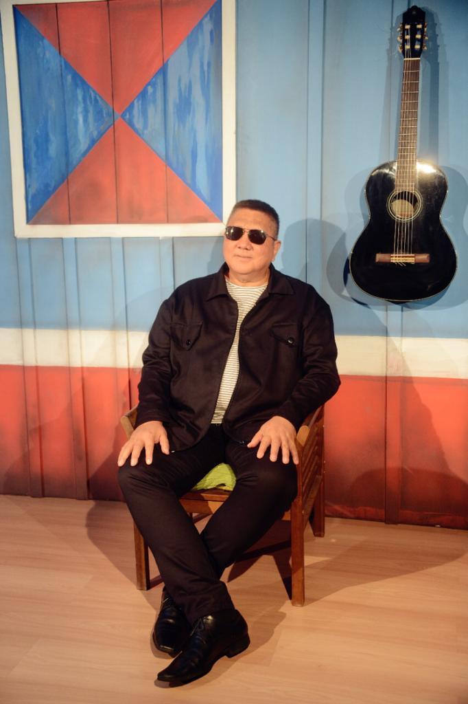 Exposição comemora os 35 anos da carreira do cantor David Assayag