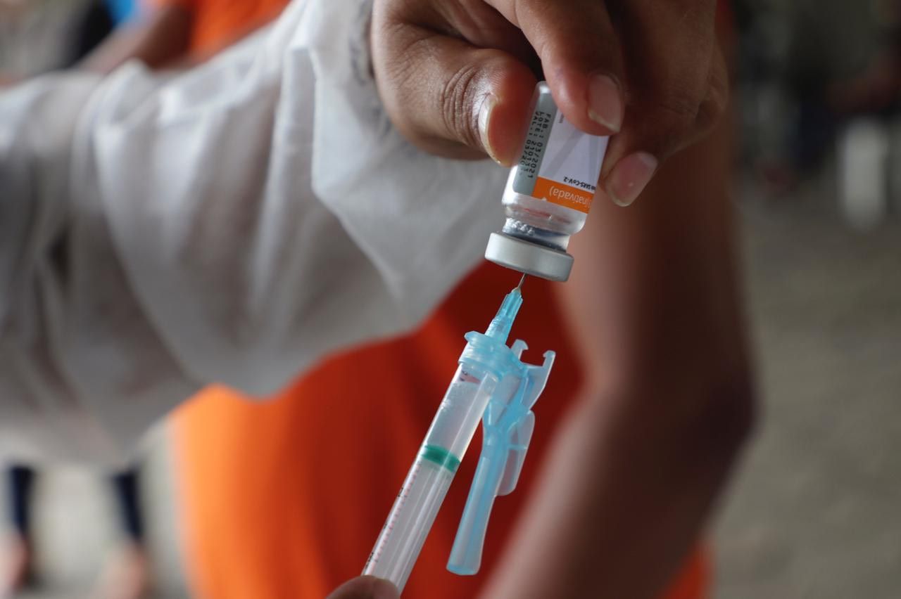 Suspensão da primeira dose da vacina contra a Covid-19