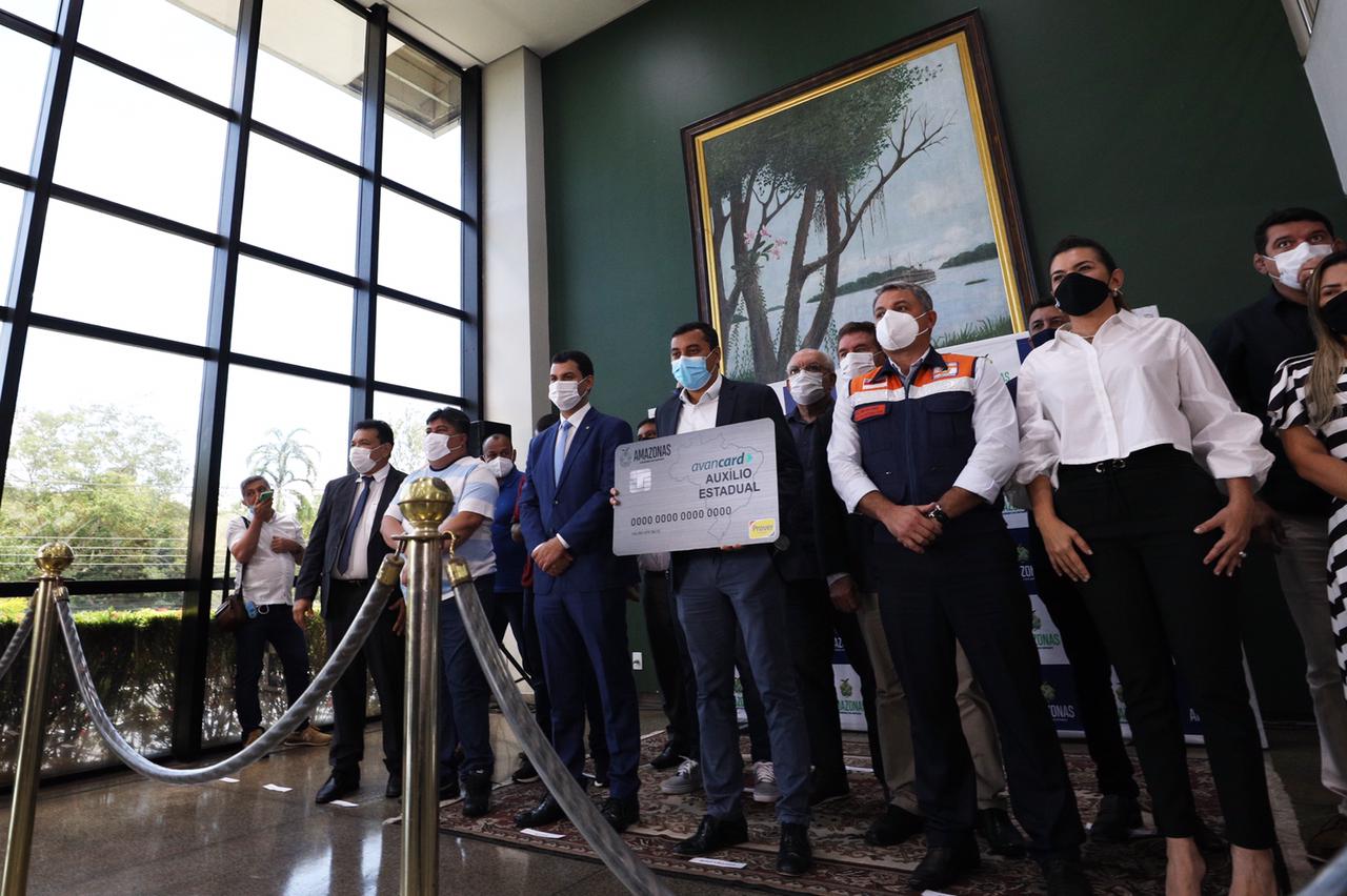 Amazonas lança auxílio para 100 mil famílias atingidas pela enchente em todo o estado