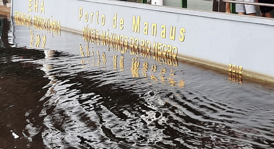 A cheia do rio Negro empata com a do ano 2012