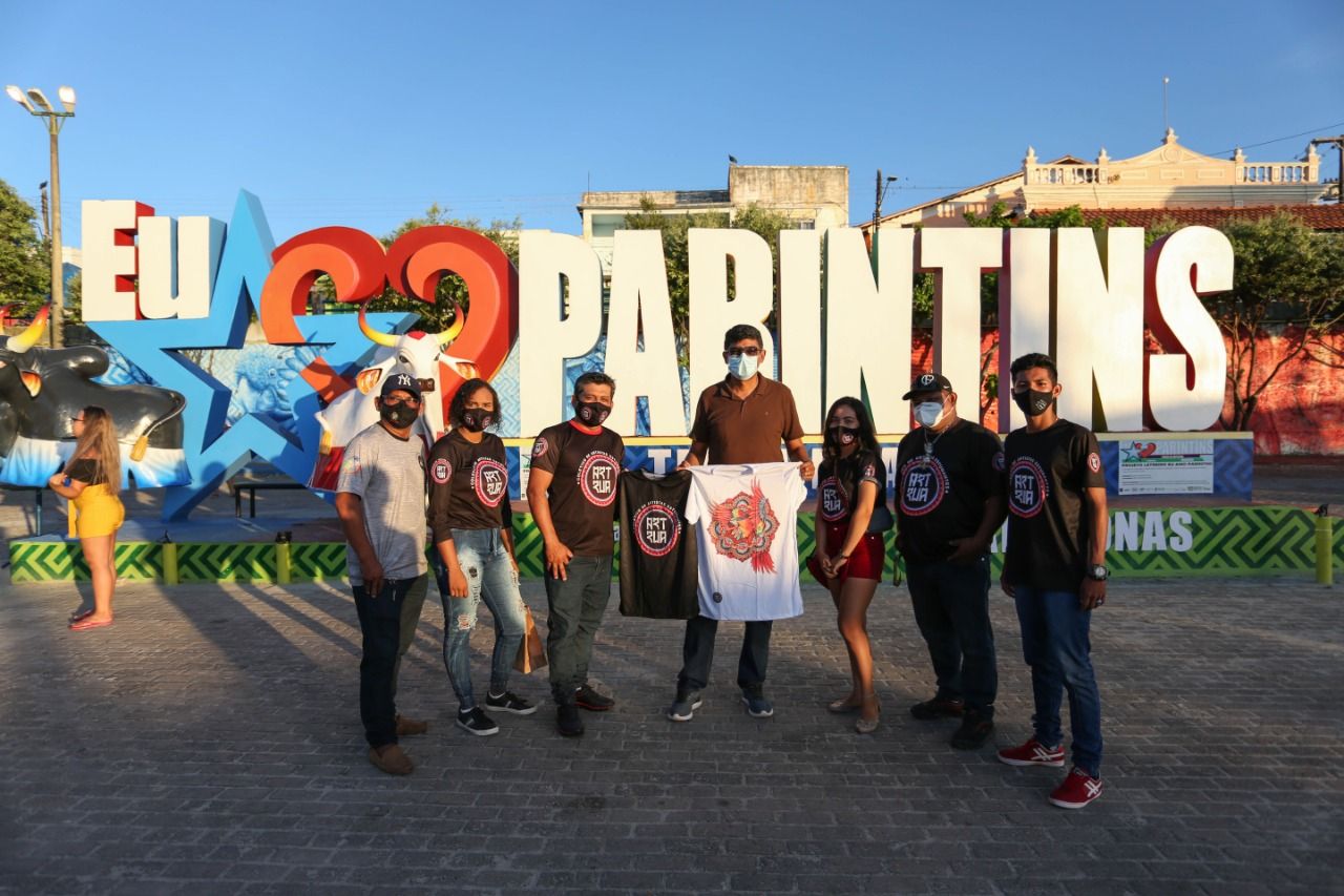 Em Parintins, Secretaria de Cultura e Economia Criativa promove diálogo com classe artística