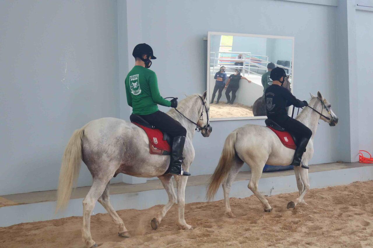Mães relatam benefícios da equoterapia na reabilitação de pessoas com deficiência