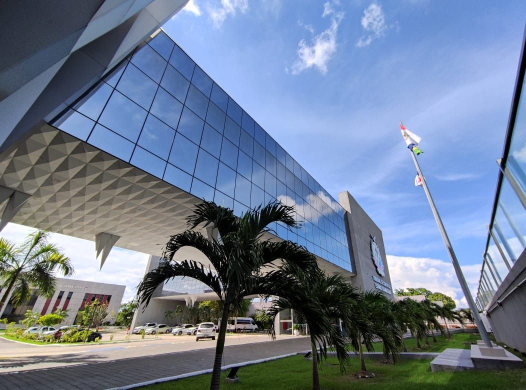 TCE-AM lança edital de concurso público para provimento imediato de 40 vagas