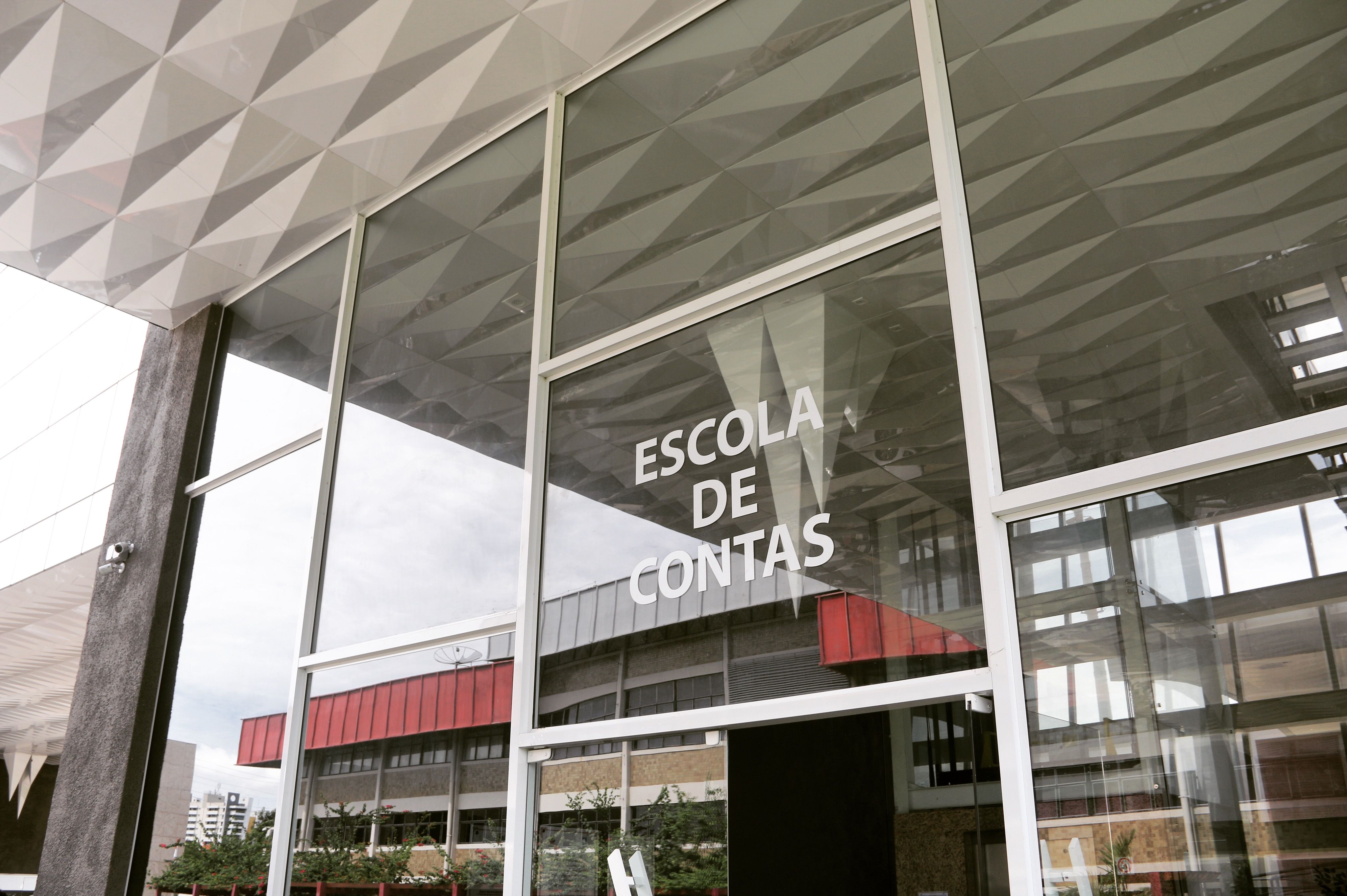 Escola de Contas do TCE-AM divulga programação de cursos para junho
