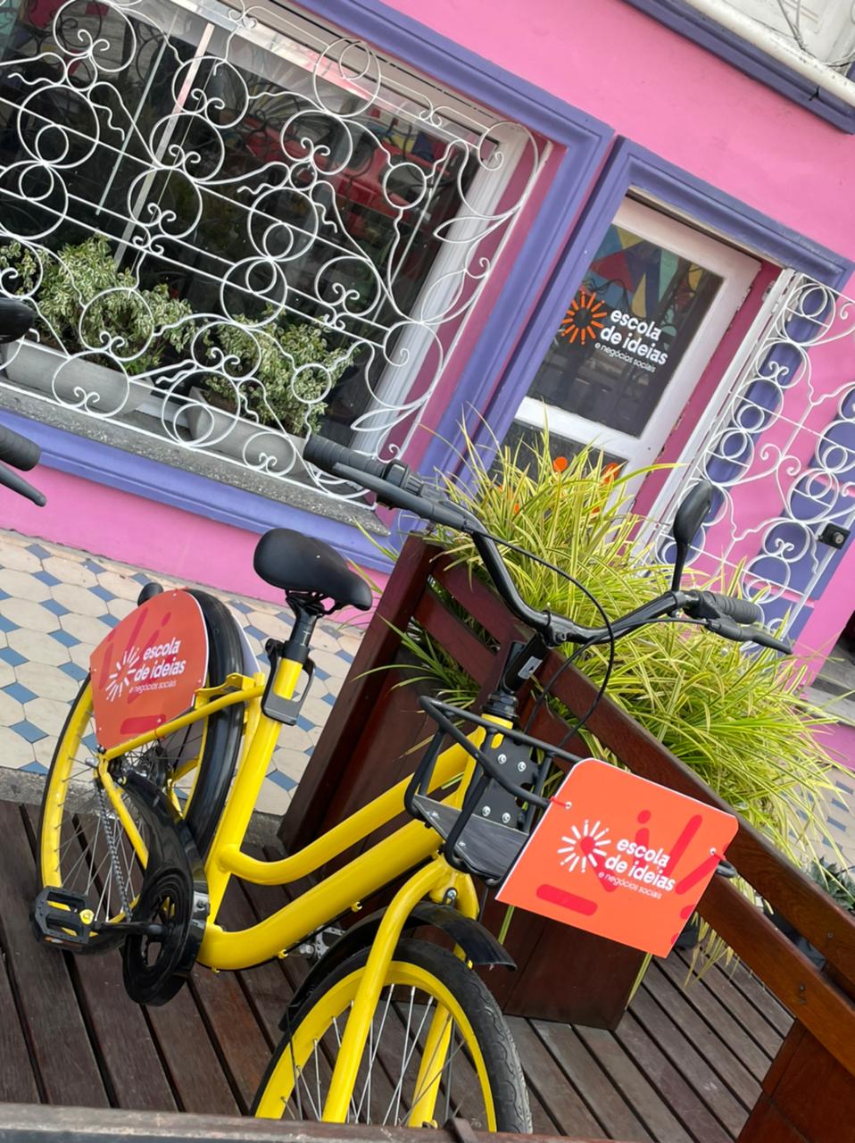 Escola de Ideias disponibiliza bicicletas para potencializar serviços de trabalhadores autônomos