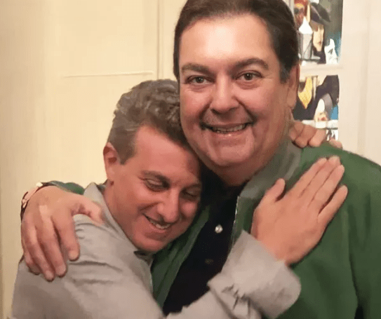 Luciano Huck confirma que substituirá Faustão